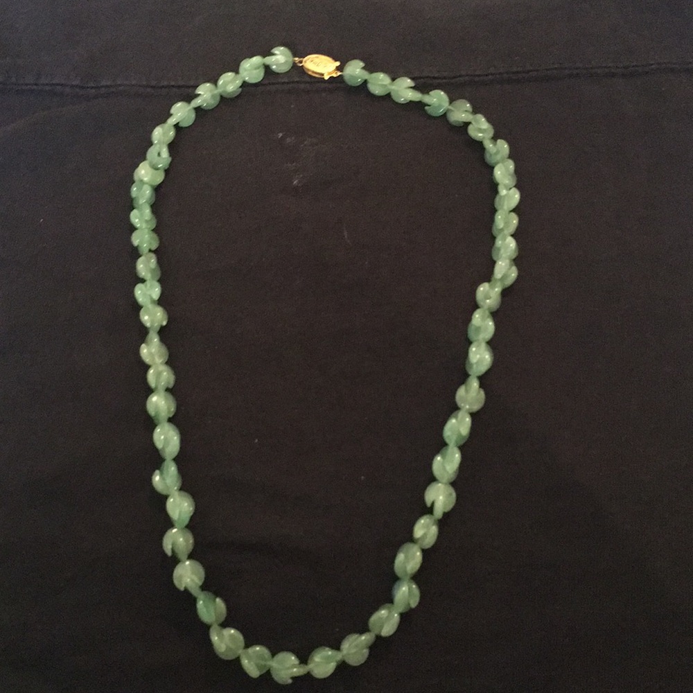 Shiny and frosted jade beaded necklace